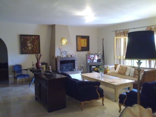 Image No.8-7 Bed Villa for sale