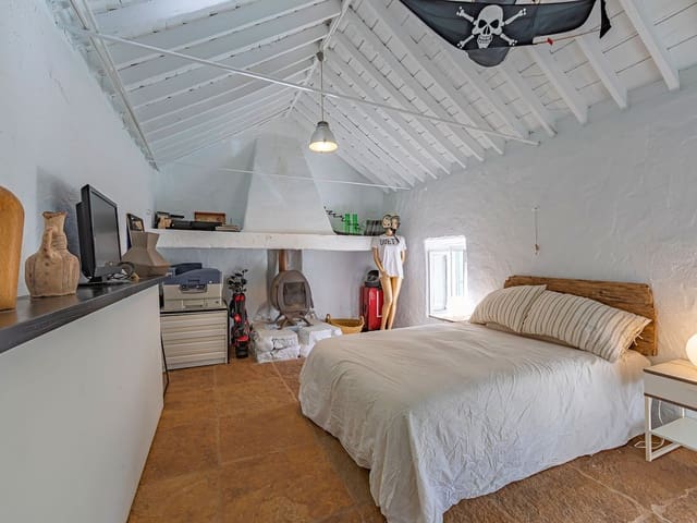 Image No.44-4 Bed Country House for sale