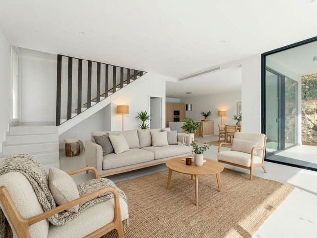 Image No.10-3 Bed Villa for sale