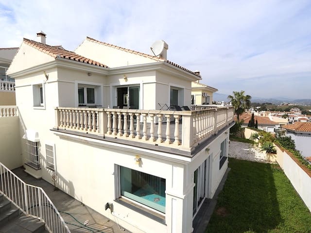 Image No.3-Villa de 3 chambres à vendre à Malaga