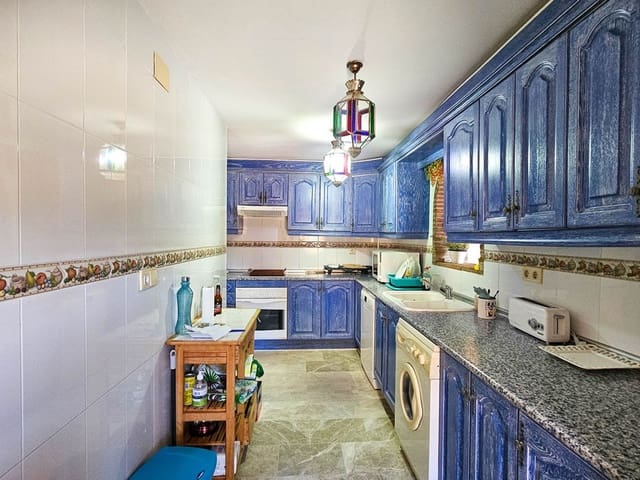 Image No.15-4 Bed Townhouse for sale