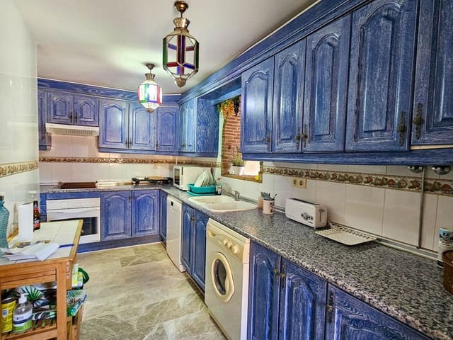 Image No.16-4 Bed Townhouse for sale