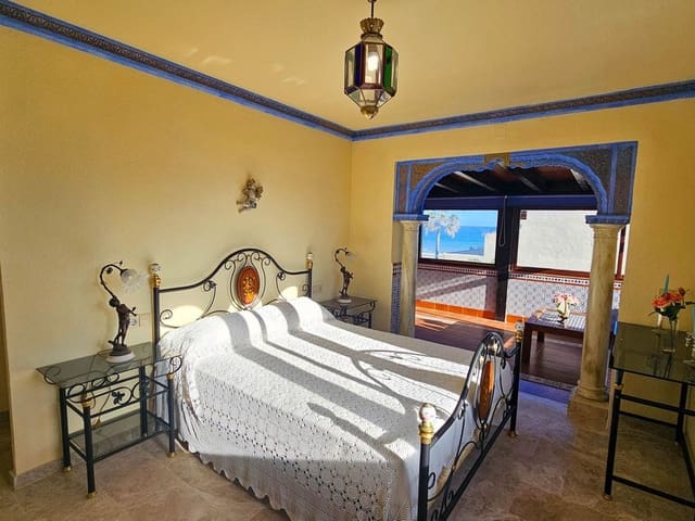 Image No.21-4 Bed Townhouse for sale