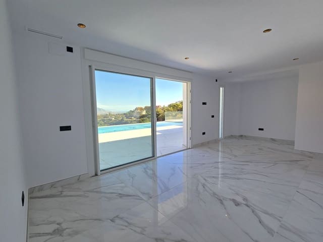Image No.10-4 Bed Villa for sale