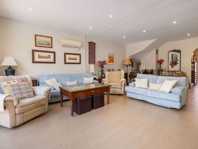 Image No.10-4 Bed Townhouse for sale