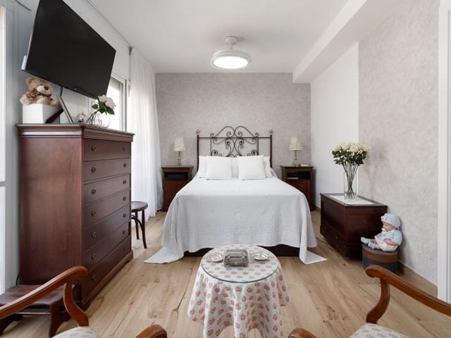 Image No.16-4 Bed Townhouse for sale