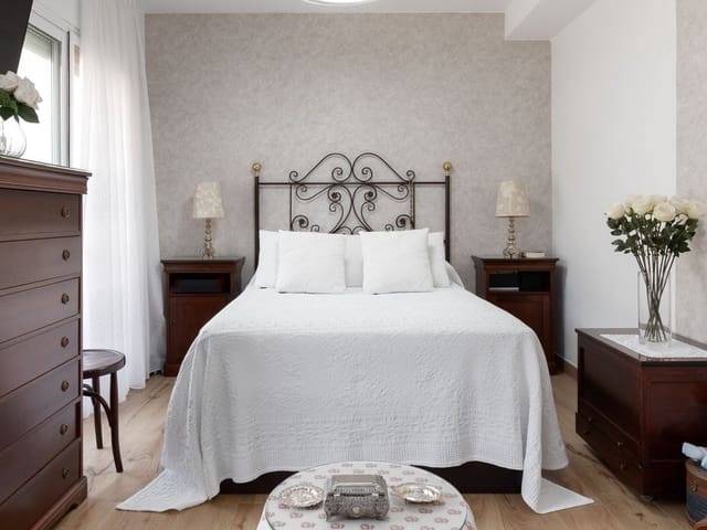 Image No.17-4 Bed Townhouse for sale
