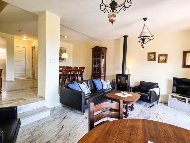 Image No.8-3 Bed Townhouse for sale