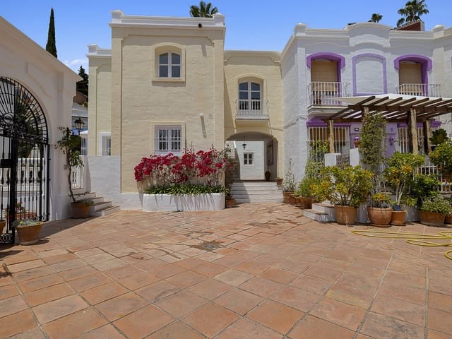 Image No.2-Maison de ville de 3 chambres à vendre à Benahavis