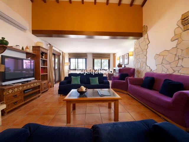 Image No.10-6 Bed Villa for sale