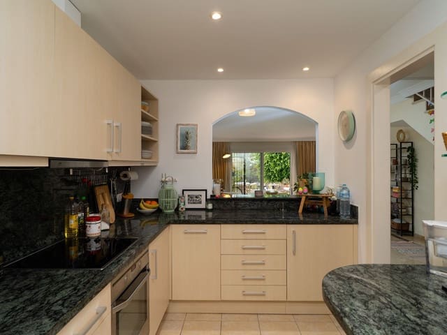 Image No.7-2 Bed Townhouse for sale