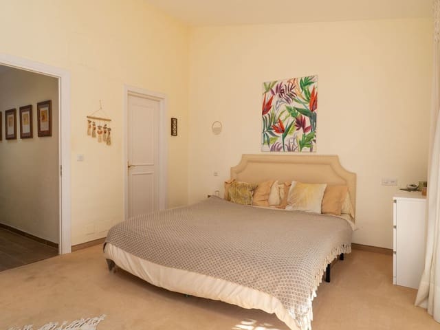 Image No.9-2 Bed Townhouse for sale