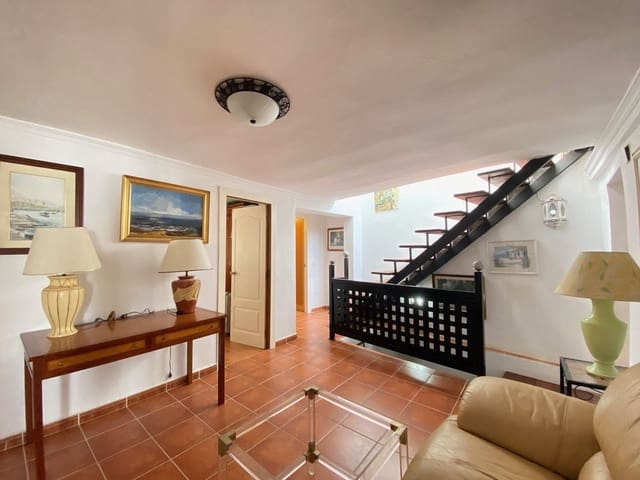 Image No.10-7 Bed Townhouse for sale