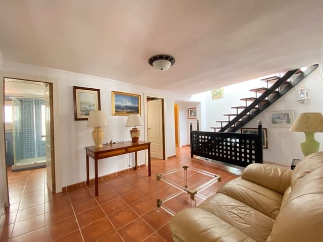Image No.14-7 Bed Townhouse for sale