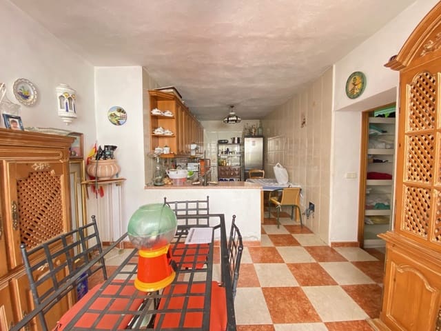 Image No.15-7 Bed Townhouse for sale