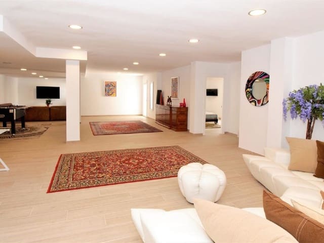 Image No.18-10 Bed Villa for sale