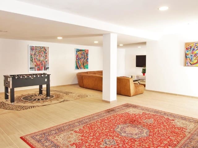 Image No.20-10 Bed Villa for sale