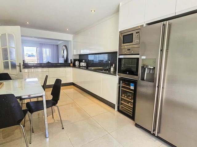Image No.10-4 Bed Townhouse for sale