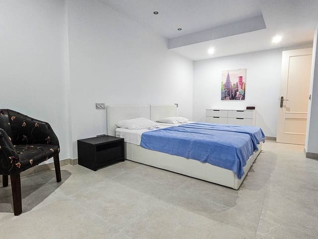 Image No.13-4 Bed Townhouse for sale