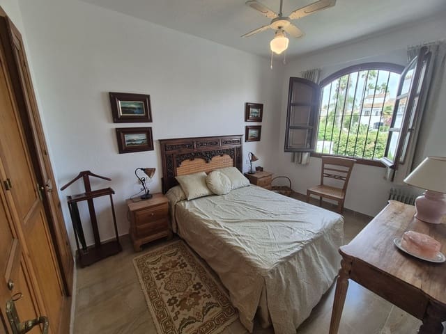 Image No.14-4 Bed Townhouse for sale