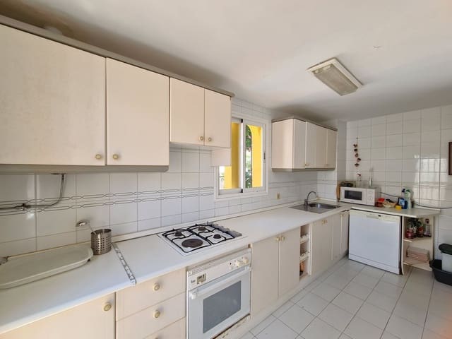 Image No.12-3 Bed Townhouse for sale