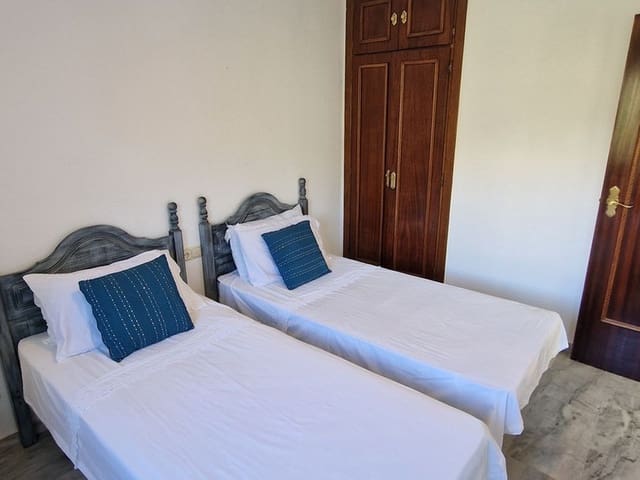 Image No.11-3 Bed Townhouse for sale