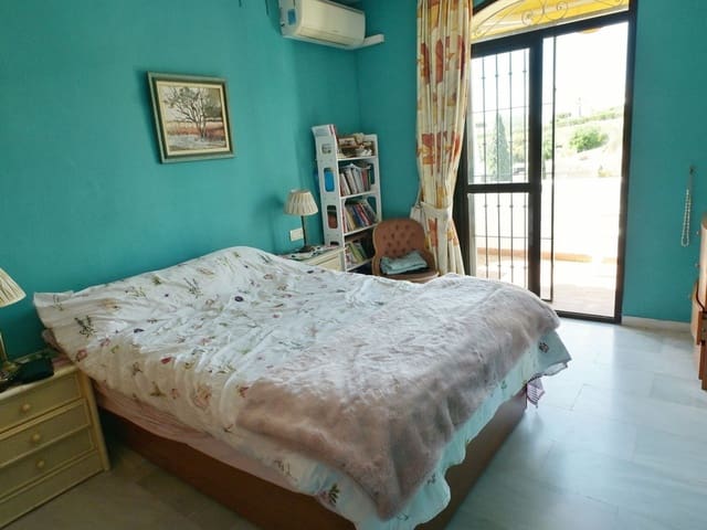 Image No.11-4 Bed Townhouse for sale
