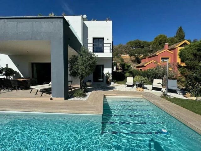 Image No.2-Villa de 4 chambres à vendre à Elviria