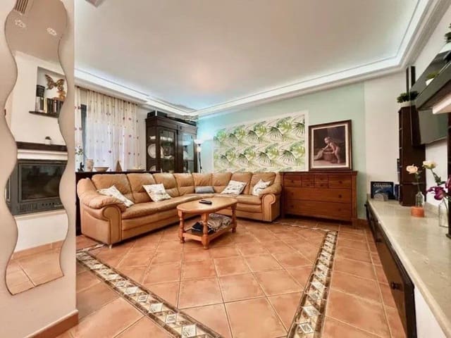 Image No.9-5 Bed Townhouse for sale