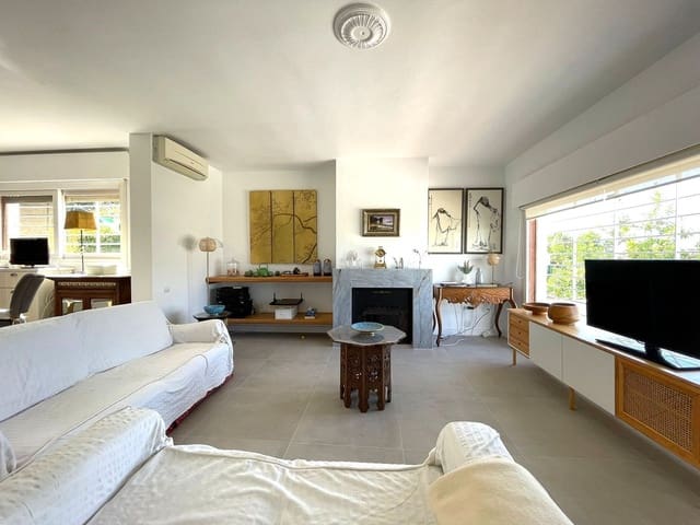 Image No.10-4 Bed Villa for sale