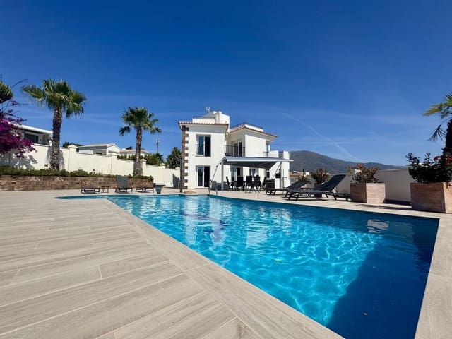 Image No.2-Villa de 4 chambres à vendre à Estepona