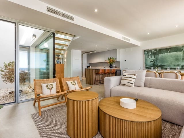 Image No.10-4 Bed Townhouse for sale