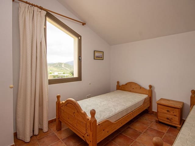 Image No.17-3 Bed Villa for sale