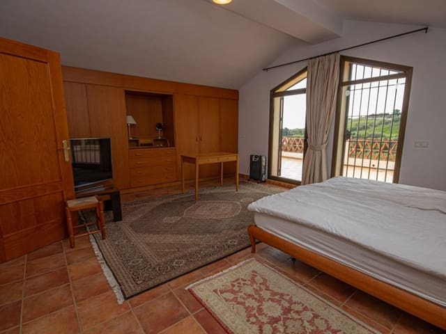 Image No.19-3 Bed Villa for sale