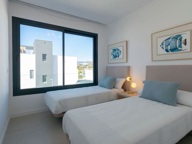 Image No.16-4 Bed Townhouse for sale