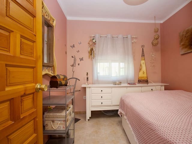 Image No.16-5 Bed Townhouse for sale