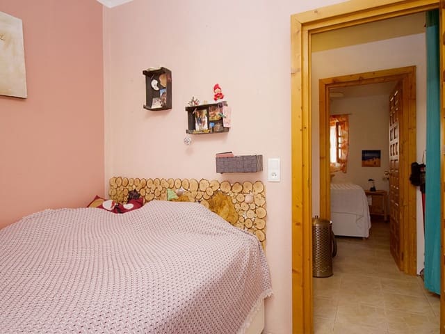 Image No.19-5 Bed Townhouse for sale