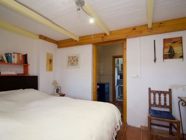 Image No.20-5 Bed Townhouse for sale