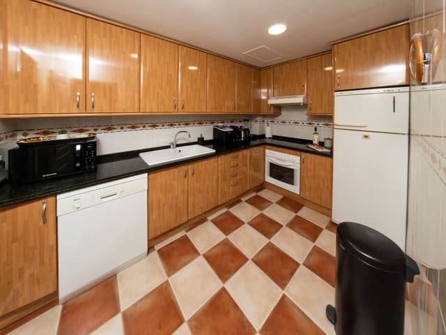 Image No.16-3 Bed Townhouse for sale