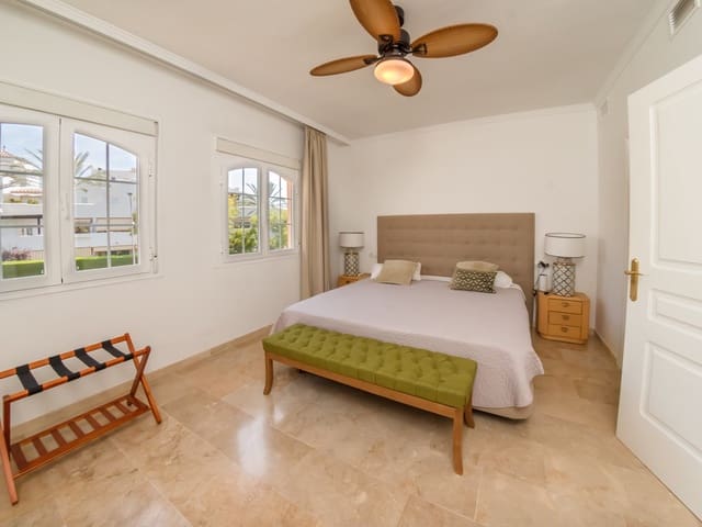 Image No.21-3 Bed Townhouse for sale