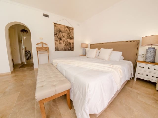 Image No.23-3 Bed Townhouse for sale