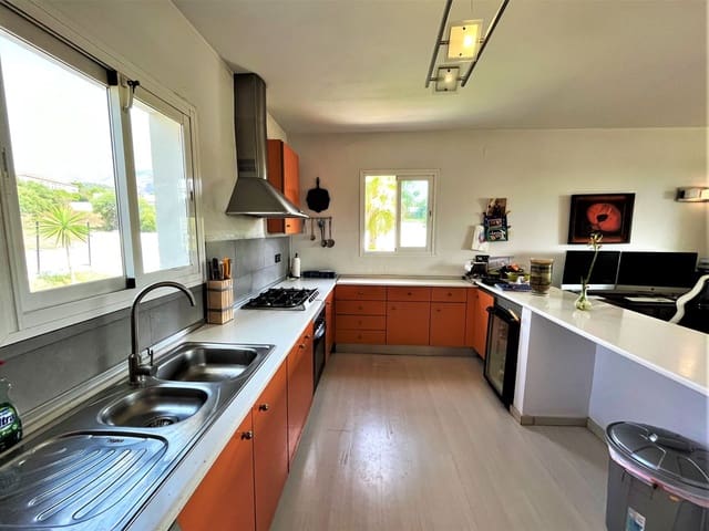 Image No.11-3 Bed Villa for sale