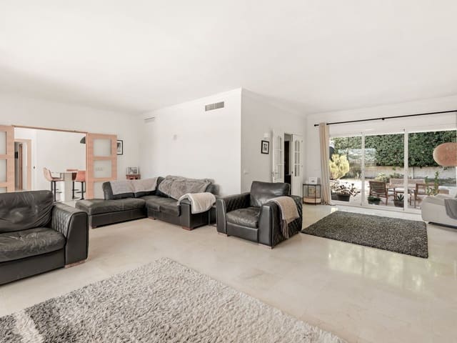 Image No.10-4 Bed Villa for sale