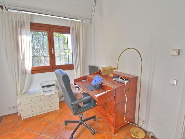 Image No.32-5 Bed Country House for sale