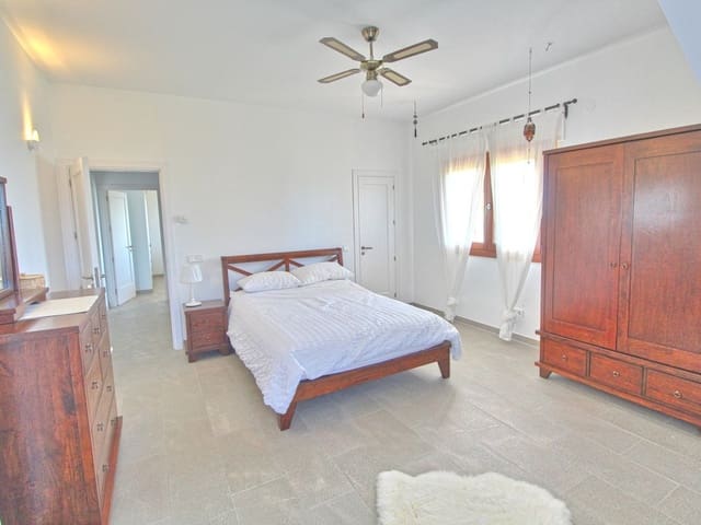 Image No.40-5 Bed Country House for sale