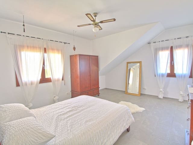 Image No.44-5 Bed Country House for sale