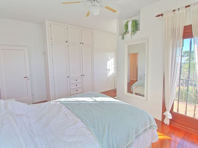 Image No.8-5 Bed Country House for sale
