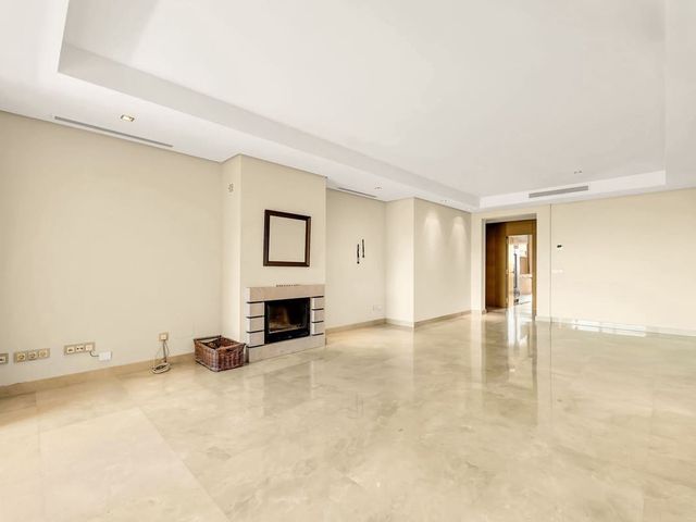 Image No.6-3 Bed Apartment for sale