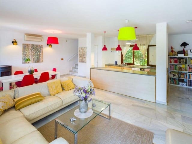 Image No.10-4 Bed Villa for sale