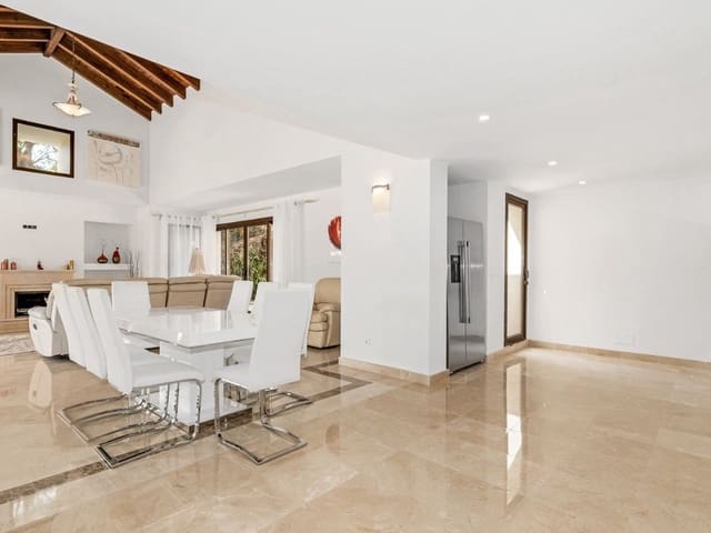 Image No.15-4 Bed Villa for sale